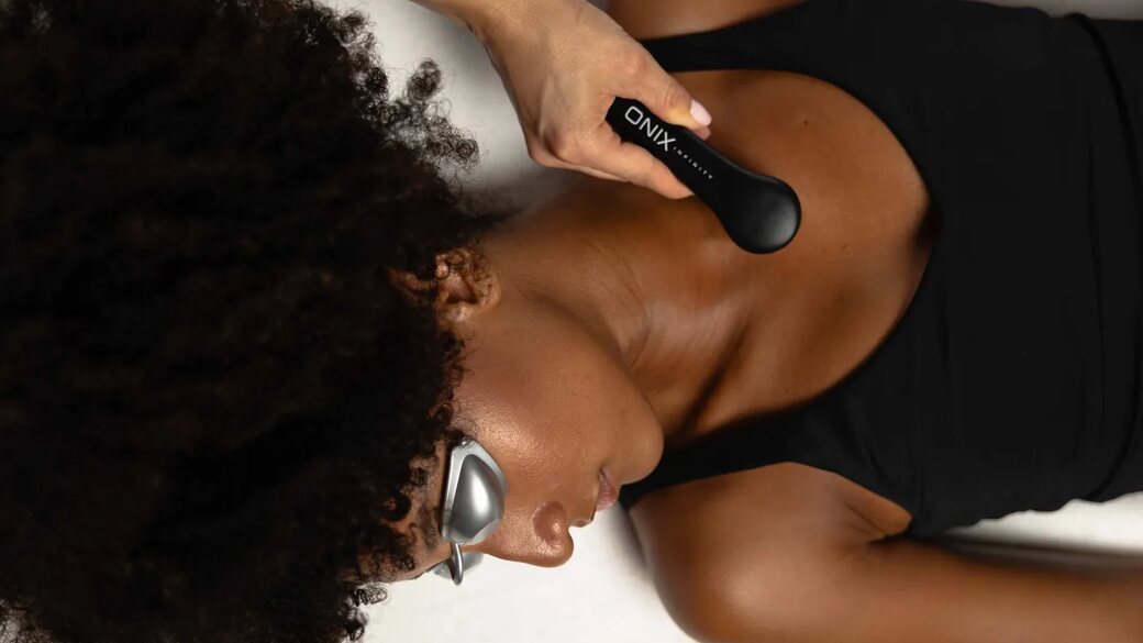 ONIX INFINITY radiofrequency electrode in use on the face